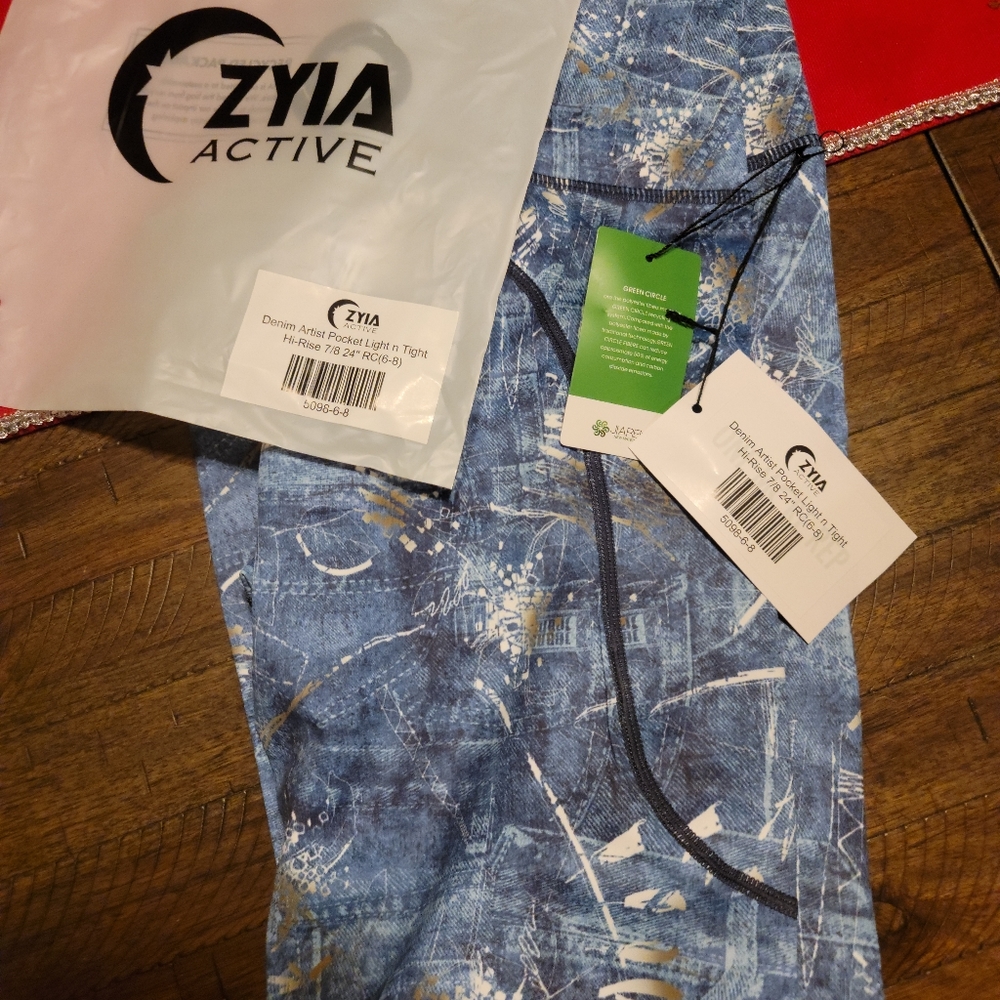 NWT ZYIA Denim Artist Pocket Light N Tight 7/8. Size 6-8